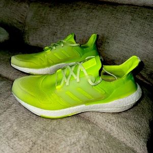 Men’s Adidas Ultraboost 22 running shoes